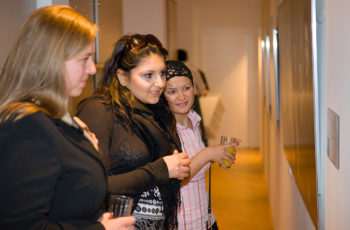 Berührende Fotoausstellung der abcsg.gallery - Kunst hilft Brustkrebspatientinnen