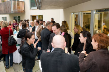 Berührende Fotoausstellung der abcsg.gallery - Kunst hilft Brustkrebspatientinnen