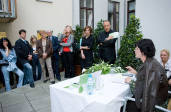 Berührende Fotoausstellung der abcsg.gallery - Kunst hilft Brustkrebspatientinnen