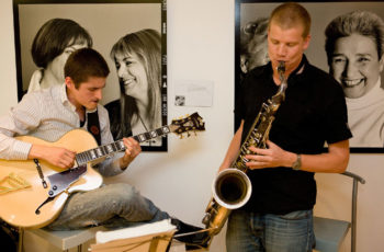 Berührende Fotoausstellung der abcsg.gallery - Kunst hilft Brustkrebspatientinnen