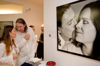 Berührende Fotoausstellung der abcsg.gallery - Kunst hilft Brustkrebspatientinnen