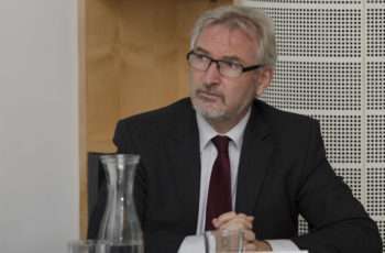 Prim. Univ.-Prof. Dr. Josef Thaler sieht viele fragende Gesichter – Was war nochmal der Goldstandard 1999?