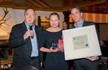 Verleihung des Young Investigator Award 2014: ABCSG-Präsident Univ.-Prof. Dr. Michael Gnant, Preisträgerin Dr. Theresa Czech und OA Priv.-Doz. Dr. Michael Hubalek (v.l.n.r.).