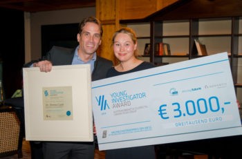 Freudestrahlend: Young Investigator Dr. Theresa Czech und OA Priv.-Doz. Dr. Michael Hubalek, der als Vertreter der Innsbrucker Frauenklinik für den verhinderten Univ.-Prof. Dr. Christian Marth einsprang.