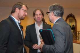 Pausengespräch: OA Dr. Daniel Egle, OA Michael Hubalek, Univ.-Prof. Dr. Christian Marth (v.l.n.r.)