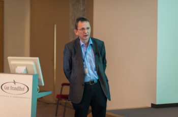 Univ.-Prof. Dr. Felix Sedlmayer klärt auf, dass es in der letzten Zeit in keiner Studie zu einer erhöhten kardialen Mortalität durch Bestrahlung kam
