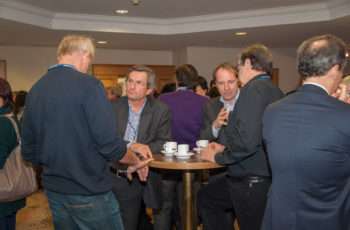 Angeregte Diskussionen in der Kaffeepause