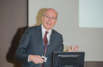 Prim. Univ.-Prof. Dr. Sigurd Lax erörterte die Sinnhaftigkeit einer BRCA-Testung im Tumor.