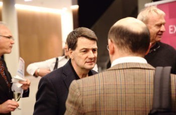 Univ.-Prof. Dr. Hubert Hauser im Gespräch.