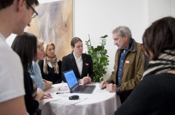 Die rote Gruppe mit Gruppensprecher OA Dr. Arno Curd Reichenauer wollte unbedingt am Referentenpult diskutieren (es wurde aber nicht geschummelt).