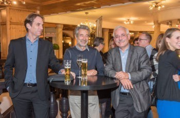 Haben nach zahlreichen interessanten Vorträgen einen entspannten Abend redlich verdient: Michael Hubalek, Michael Fridrik und Günther Steger (v.l.n.r.).
