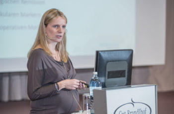 Gudrun Piringer brachte Verstärkung zum Vortrag mit.