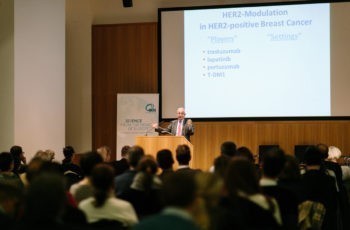 Günther Steger beschloss den Reigen der Vorträge mit dual-modulierenden Therapieoptionen …