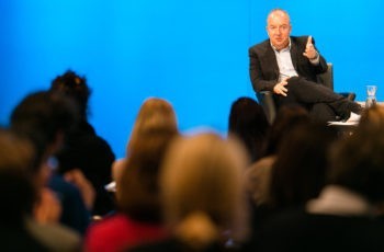 Michael Gnant gab auch dem Publikum die Möglichkeit, sich in die Diskussion einzubringen.