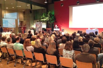 BrustkrebsexpertInnen touren weiter durch Österreich: Grosses Interesse bei erstem Halt in Innsbruck