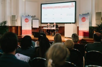.. diskutieren die Vorsitzenden Günther Steger und Michael Gnant die anderen möglichen Optionen eines Patientenfalls.