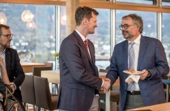 Die Vorsitzenden Holger Rumpold (links) und Christian Marth freuen sich schon auf den Abend.