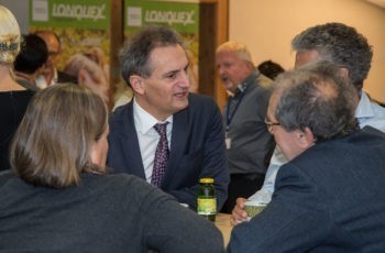 Richard Greil (Mitte) im Gespräch mit Brigitte Mlineritsch, Michael Fridrik und Michael Stierer (v.l.n.r.).
