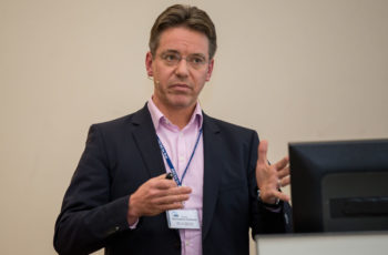 Thomas Bachleitner-Hofmann stellt die ASAMET-Studie ABCSG C09 vor.