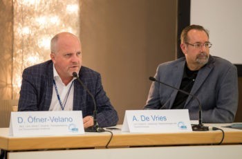 Mit den Vorsitzenden Dietmar Öfner-Velano und Alexander de Vries wird der Kolorektal-Block eröffnet.