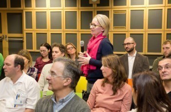Für Fragen aus dem Publikum war unmittelbar nach den Vorträgen Zeit: Melitta Kitzwögerer.
