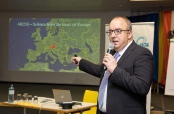 Bevor Michael Gnant einen Ausblick über neue Wege in der Krebstherapie gab - nicht, ohne die Erfolge der ABCSG hervorzustreichen ..