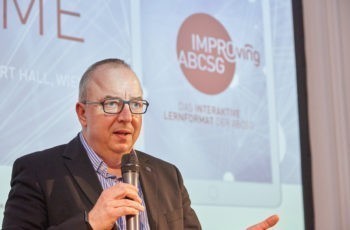 ABCSG-Präsident Michael Gnant eröffnet den Abend.
