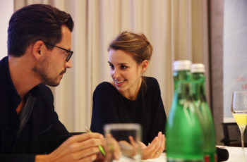 Elisabeth Bergen klärt letzte Details mit Christoph Suppan ..