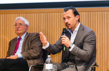 Hier gab es viel zu diskutieren: Günther Steger und Florian Fitzal (v.l.n.r.).