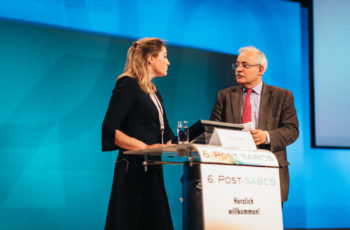 Drängende Fragen wurden unmittelbar nach den Vorträgen beantwortet: Theresa Czech mit Günther Steger.