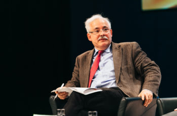 Umsichtige Moderation von Günther Steger ..