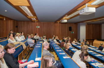 150 Plätze bietet der Hörsaal II an der Uni-Klinik, ein Drittel davon war besetzt.