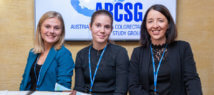 Gut gelaunte Mitarbeiterinnen der ABCSG bei der Registrierung.