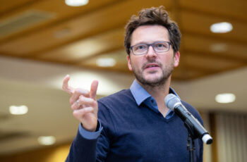 Fragen aus dem Publikum: Gabriel Rinnerthaler.