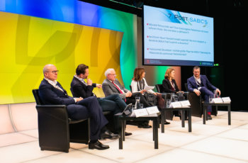 Es folgte die Podiumsdiskussion mit ..